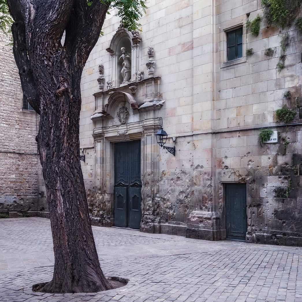 14. Audio guide of Barcelona. Plaza de san Felipe Neri