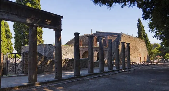 Audioguide of Pompeii - The triangular forum (audioguides, audiotour) 