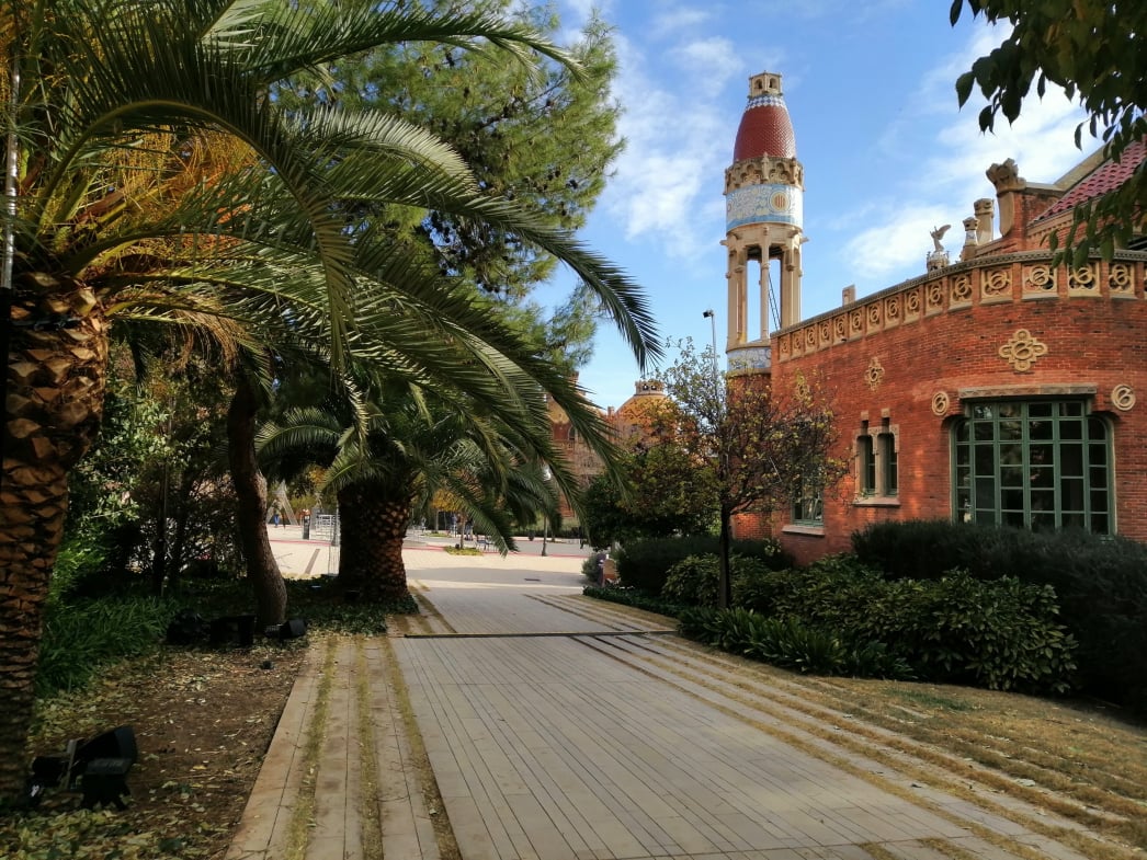 18. Audio guide of Barcelona. Old hospital of Santa Creu