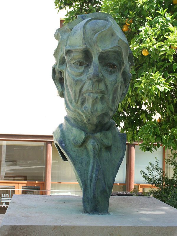 Audioguide of Baeza - The bust of Antonio Machado
